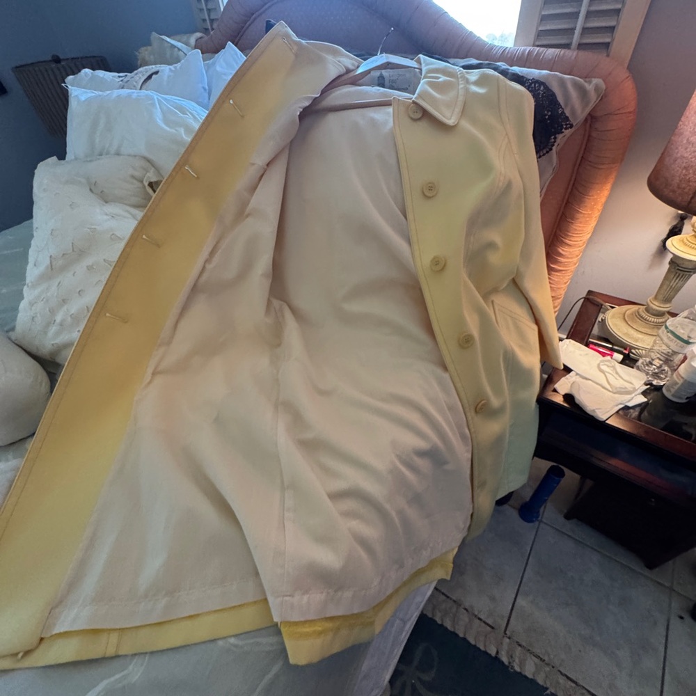 London Fog elegant lined  Yellow Women's trench coat - Picture 13 of 16